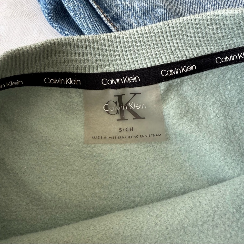 Calvin Green Women’s Sweatshirt Size Small - Picture 4 of 5